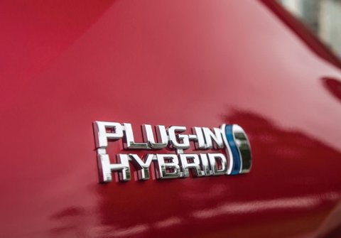 Tips to decide between hybrids, EVs and PHEVs
