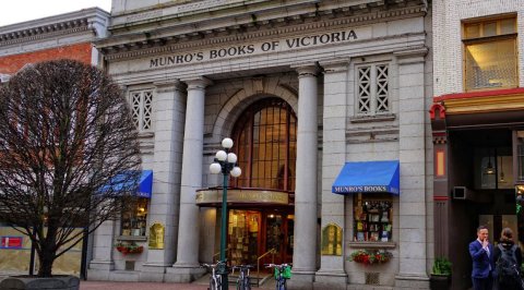 Munro's Book Store