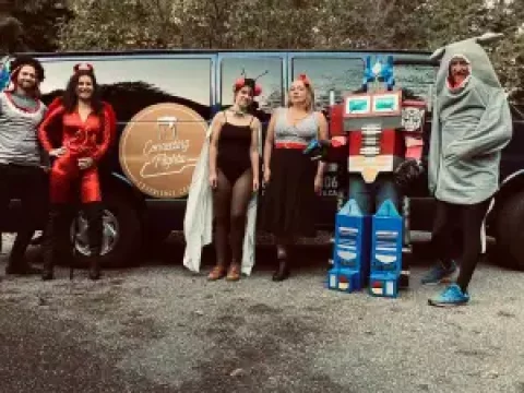 connecting-flights-van-halloween_o.webp