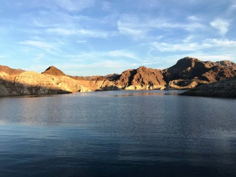 Your guide to houseboating on Lake Mead