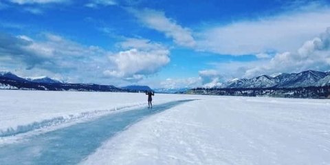 This jaw-dropping frozen lake in B.C. has the longest skating pathway in the world